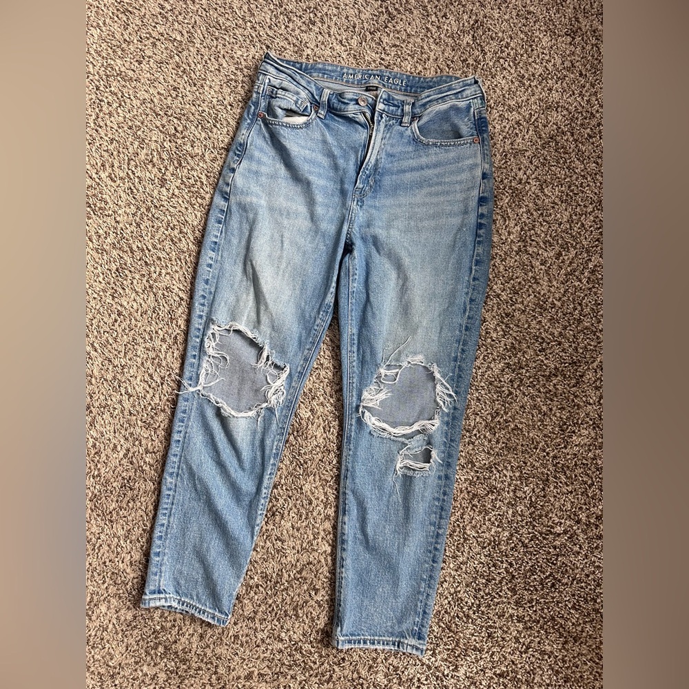 American Eagle Strigid Mom Jeans- size 6 short